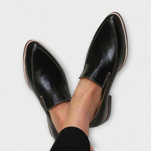 Mocassini donna a punta affusolata e linea slip-on minimal – per ufficio e look quotidiani