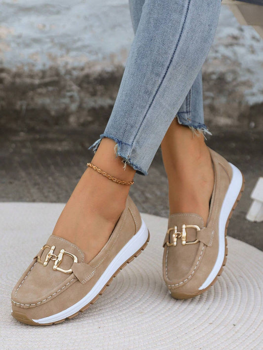 Mocassini donna con morsetto, cuciture a vista e suola rialzata – per look casual contemporanei