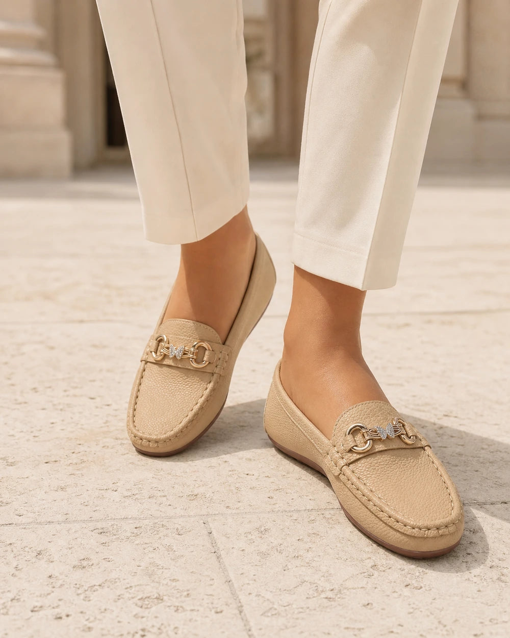 Mocassini donna beige con catena dorata — immagine del prodotto 7