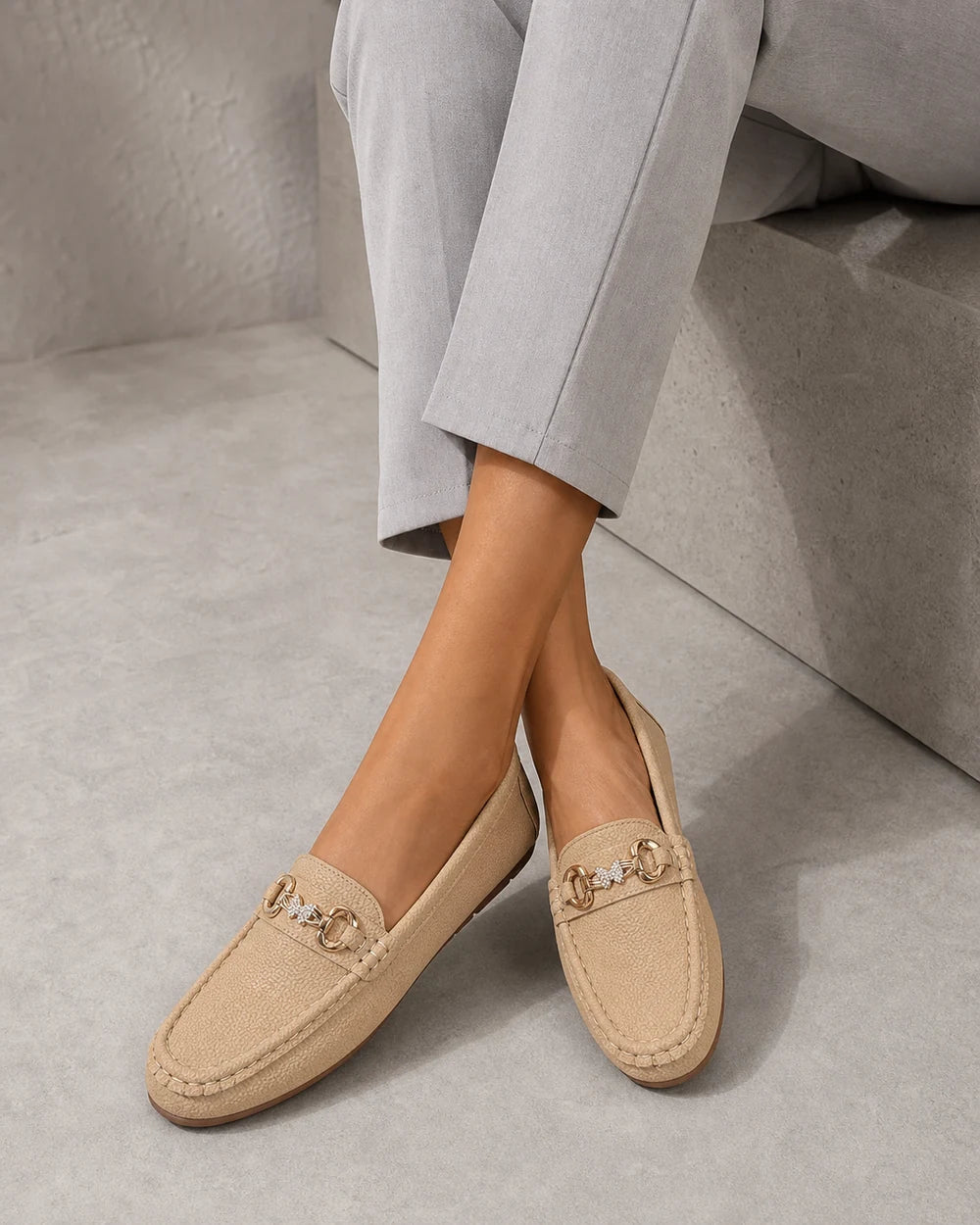 Mocassini donna beige con catena dorata — immagine del prodotto 8