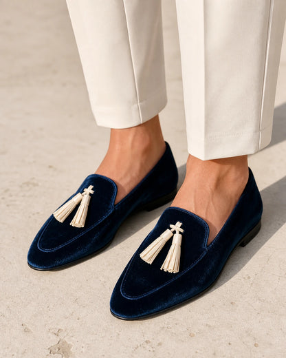 Mocassini donna blu navy vellutati con nappine — immagine del prodotto 1