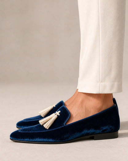 Mocassini donna blu navy vellutati con nappine — immagine del prodotto 4