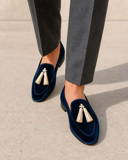Mocassini donna blu navy vellutati con nappine — immagine del prodotto 7