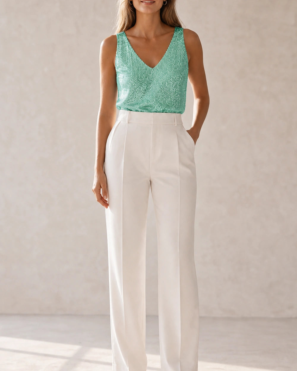 Martha | Top da donna con paillettes e scollo a V — image 2