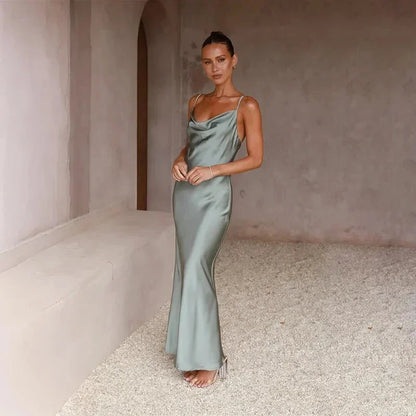 Calliope | Vestito Maxi Elegante in Raso Scollo a Cappuccio Slip Sbieco da Sera