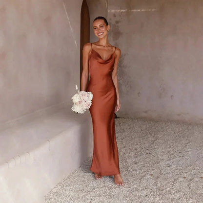 Calliope | Vestito Maxi Elegante in Raso Scollo a Cappuccio Slip Sbieco da Sera