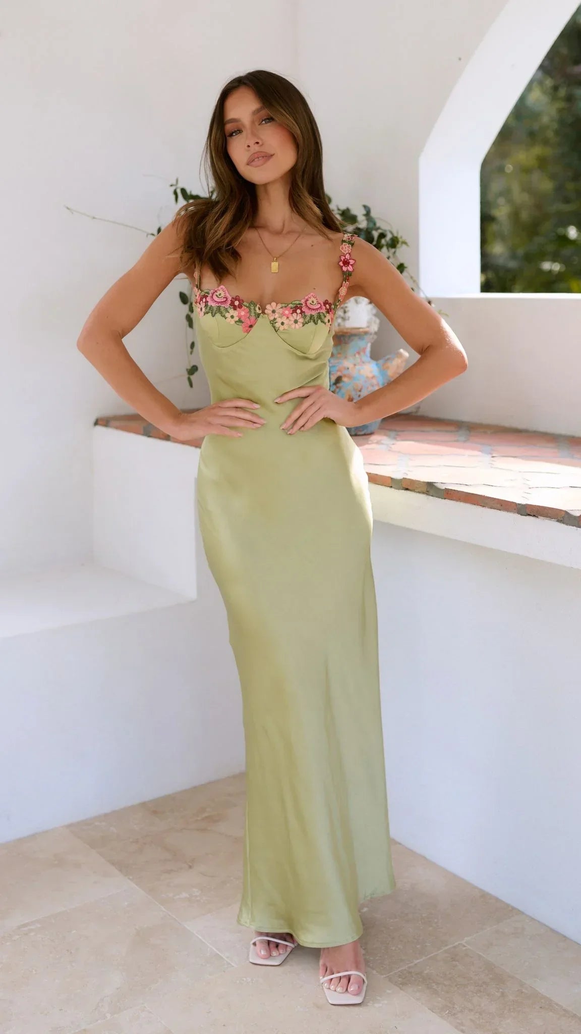Carmelina | Vestito Maxi Romantico in Raso Floreale Ricamato a Cuore Slip