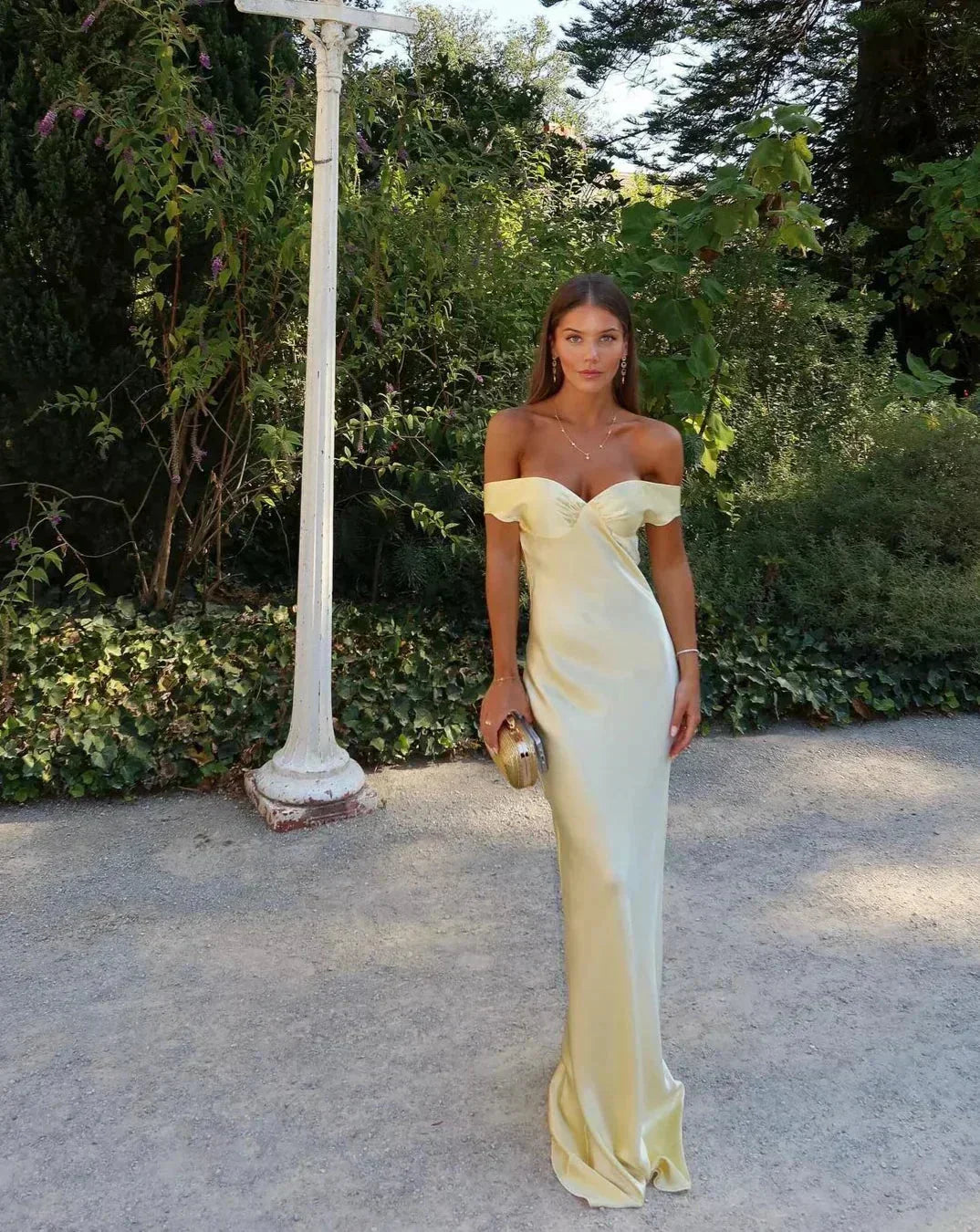 Fiammetta | Vestito Maxi Elegante in Raso Spalle Scoperte Aderente da Sera